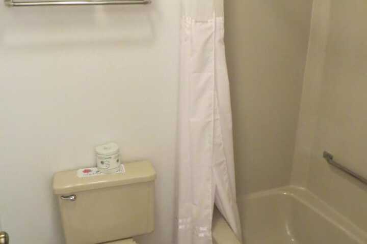 Room 10 of 34
