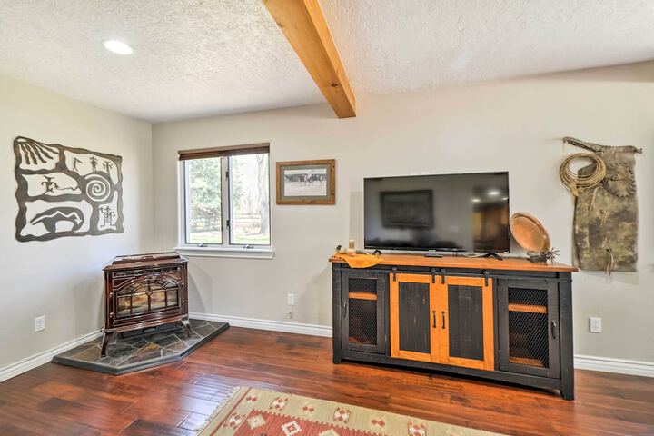 Spacious Mancos Home w / Furnished Deck & Yard!