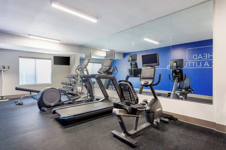 Holiday Inn Express & Suites Lancaster by IHG