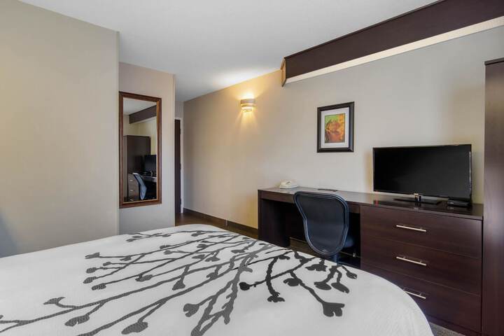 Room 8 of 50
