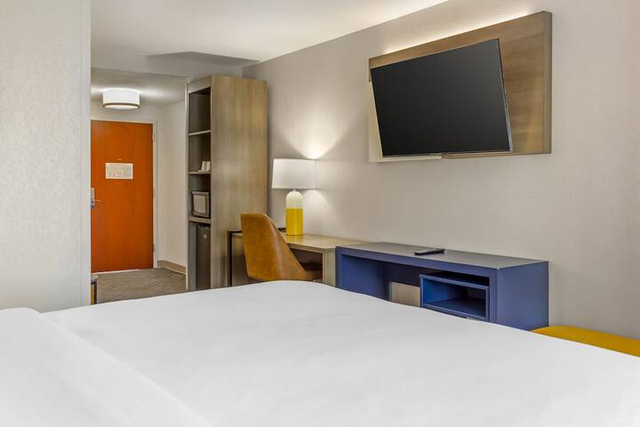 Room 17 of 28
