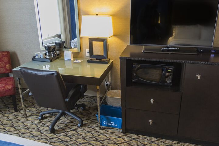 Holiday Inn Express & Suites Thunder Bay by IHG
