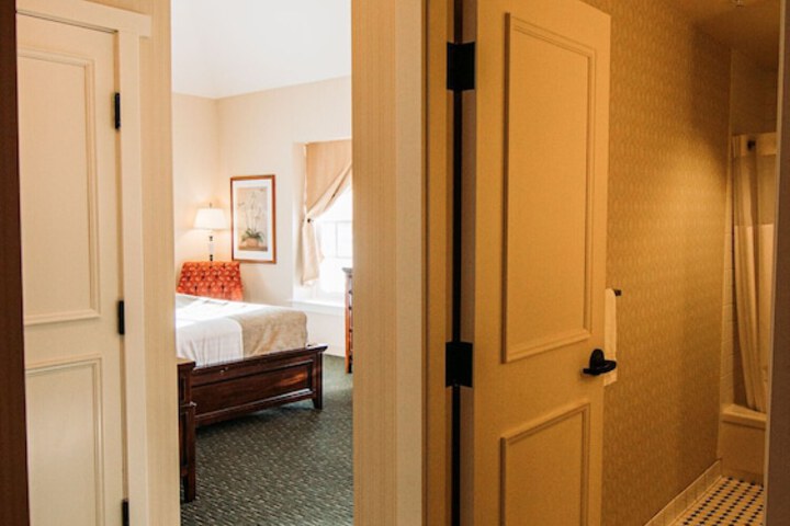 Room 47 of 98