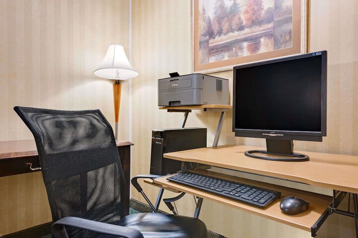 Business Center 20 of 20