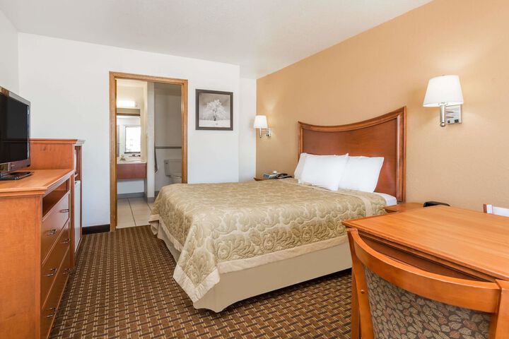 Room 11 of 23