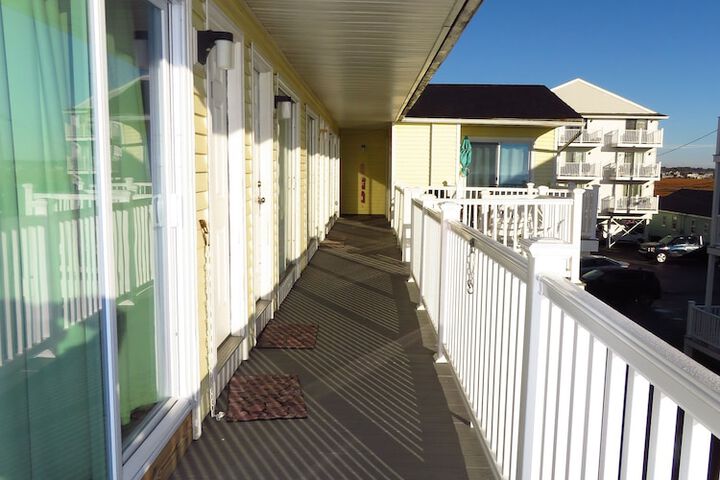 Hotel 4 of 77