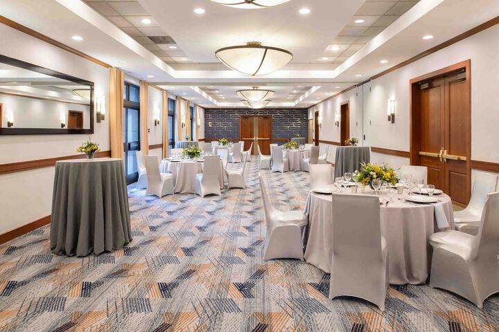 Ballroom/Hall 65 of 74