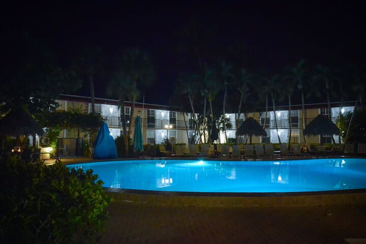 Hotel Exterior 39 of 40