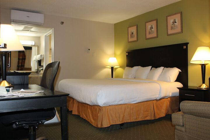 Quality Inn & Suites Moline - Quad Cities