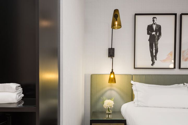 Room 26 of 120