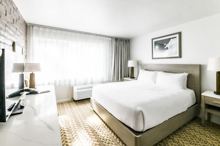 Room 32 of 84