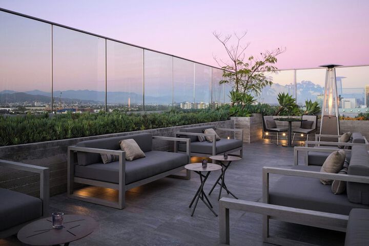 Lounge 74 of 92