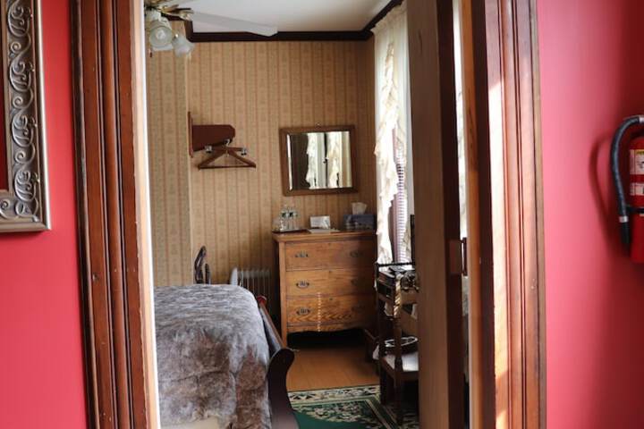 Reynolds House Inn & Motel