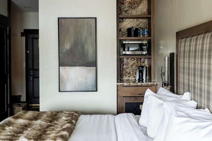 Room 28 of 68