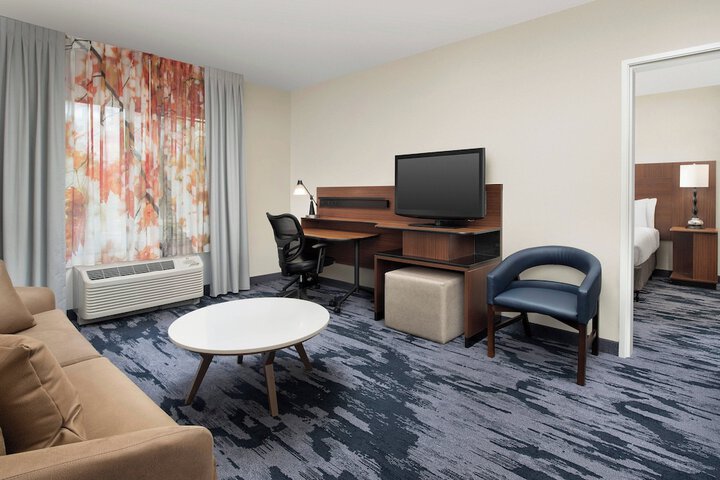 Room 13 of 33