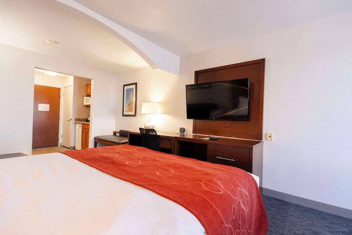Room 33 of 107