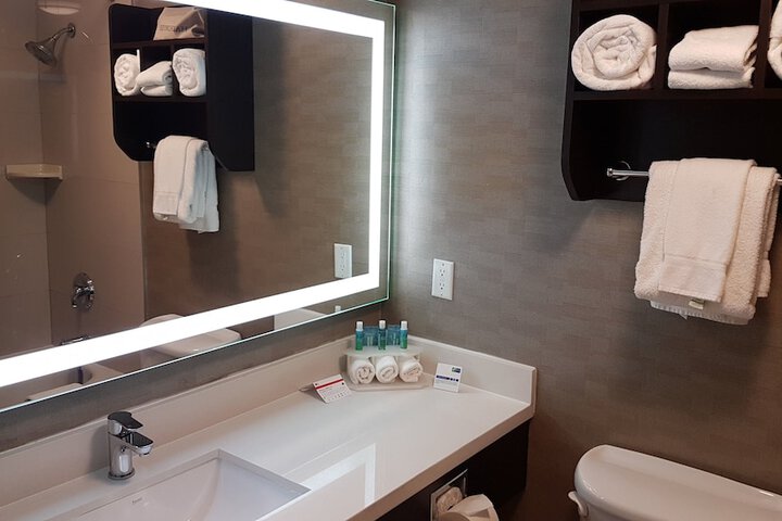 Holiday Inn Express Hotel & Suites Barrie by IHG