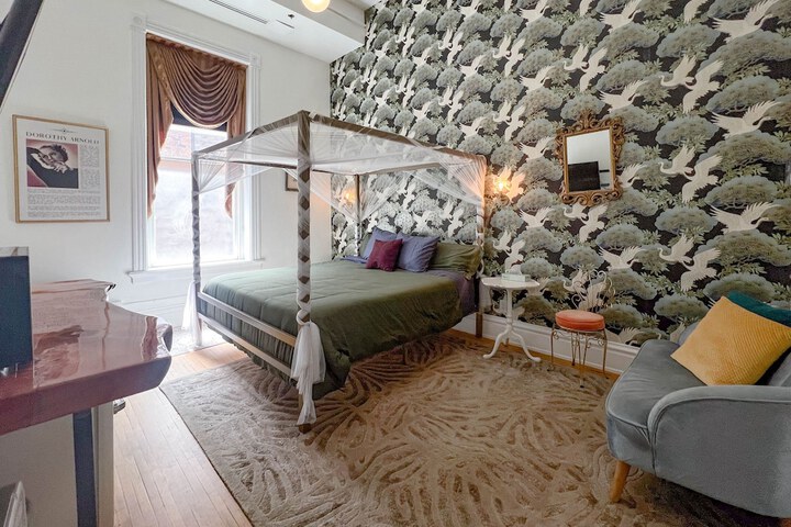 Room 44 of 120