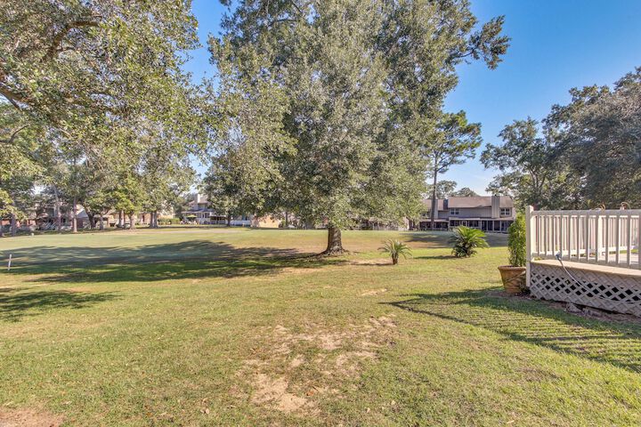 Inviting Home w / Golf Course View in Diamondhead!