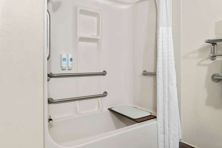 Comfort Inn & Suites Taylor - Detroit