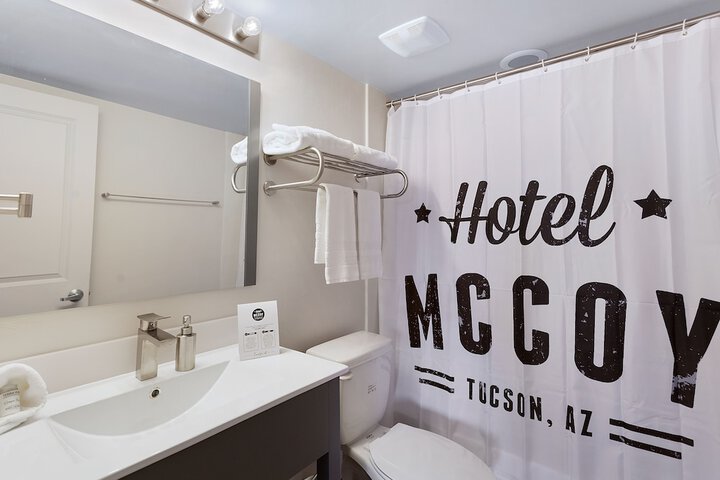 Hotel McCoy Tucson - Art Coffee, Beer, Wine