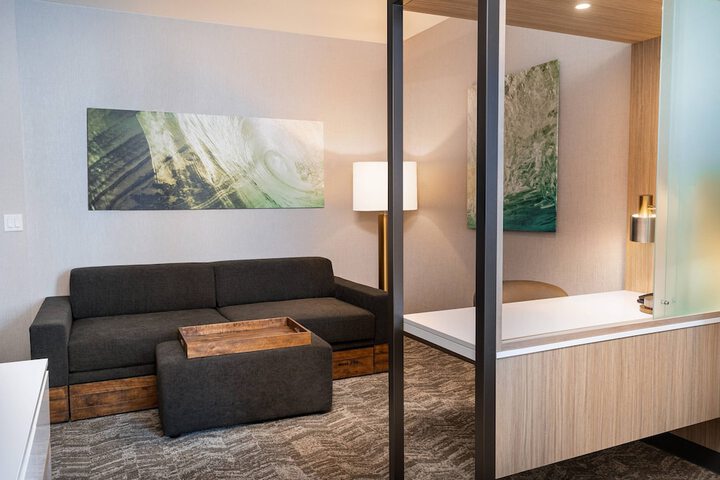 Room 18 of 27