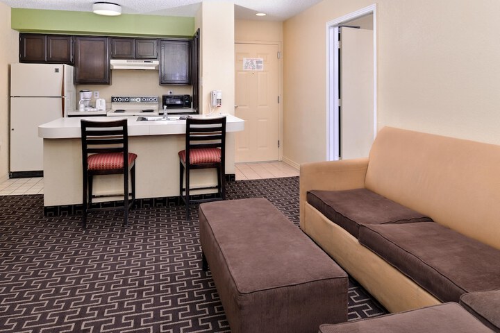 Room 9 of 24