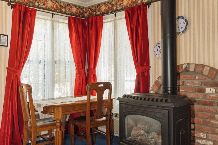 Room 28 of 48