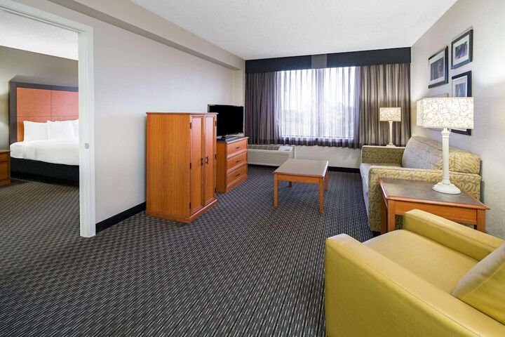 Room 8 of 30