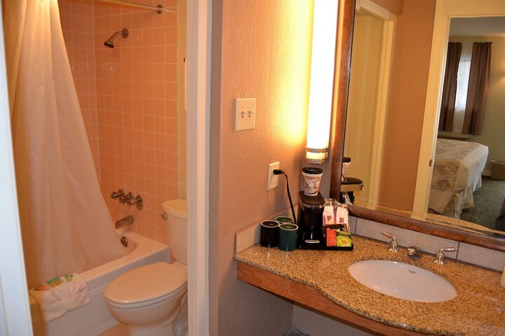 Room 40 of 130