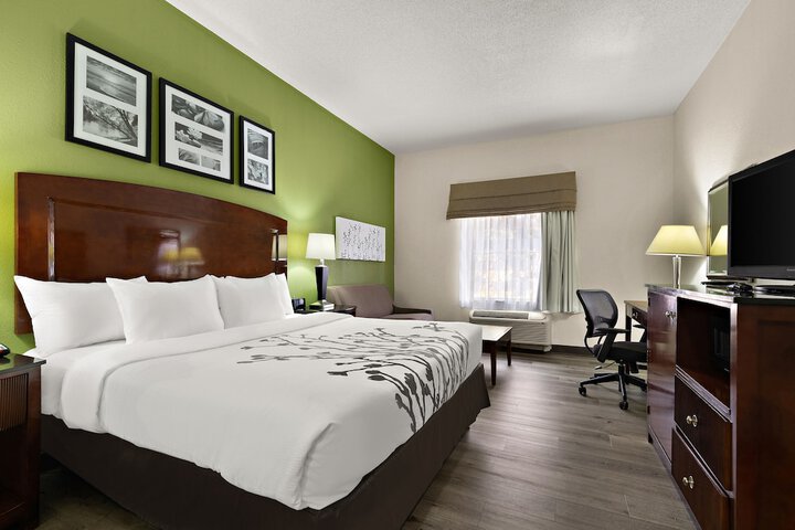 Room 17 of 35
