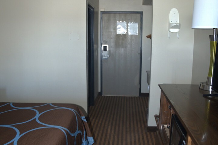 Room 16 of 33