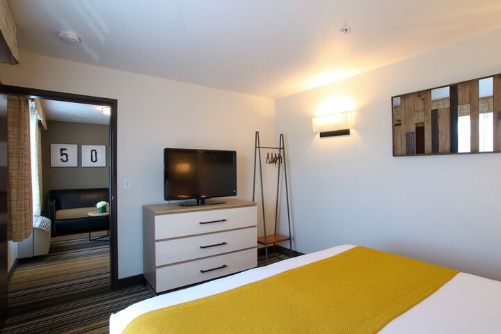 Room 27 of 43