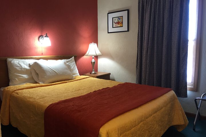 Room 25 of 28