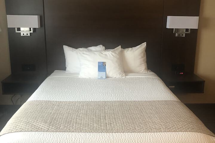 Room 32 of 49