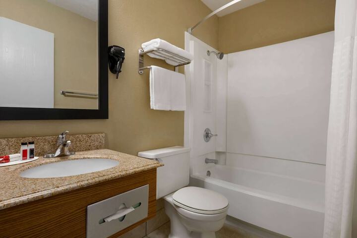 Room 12 of 40
