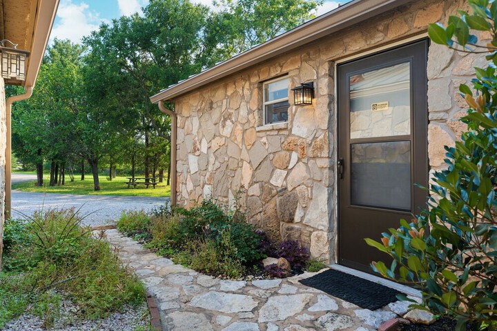 Pet-friendly Marble Falls Home w / Hot Tub!
