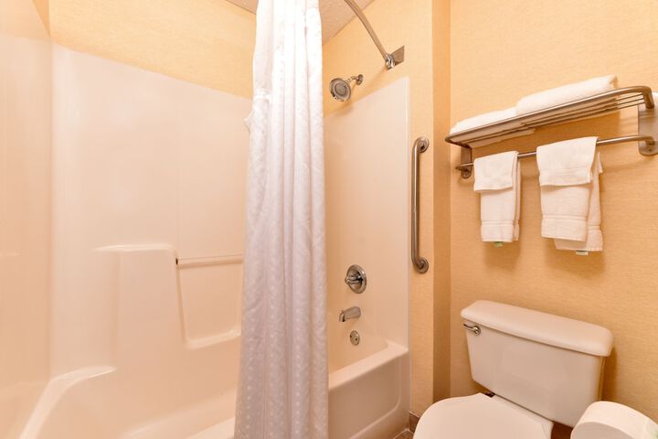 Holiday Inn Express & Suites St. Marys by IHG