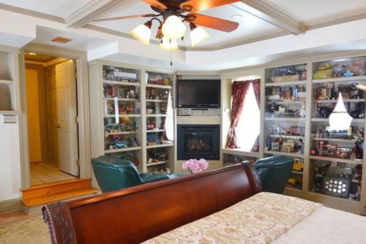 Room 93 of 130