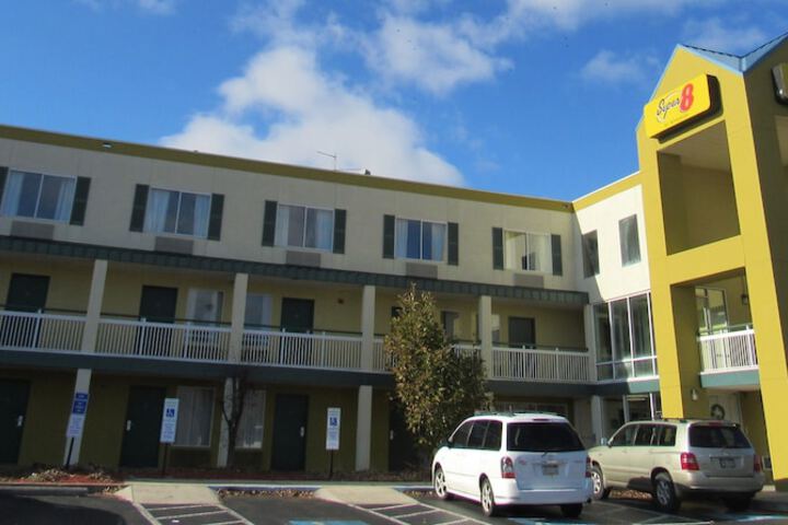 Super 8 by Wyndham New Cumberland