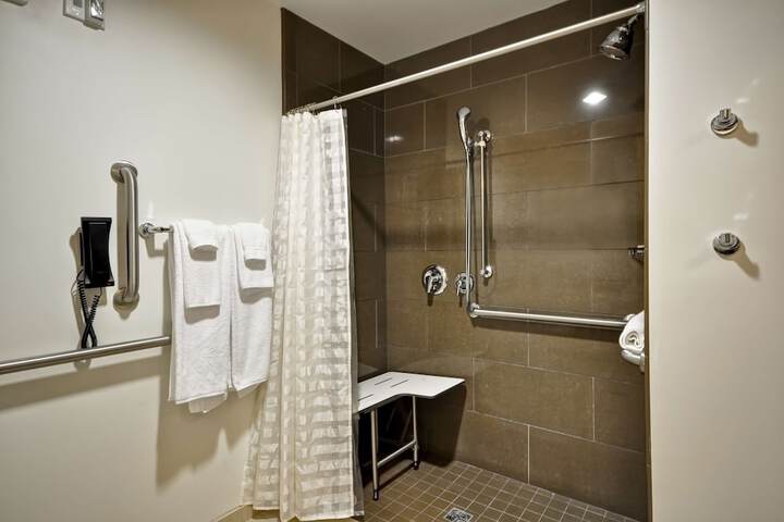 Room 43 of 63