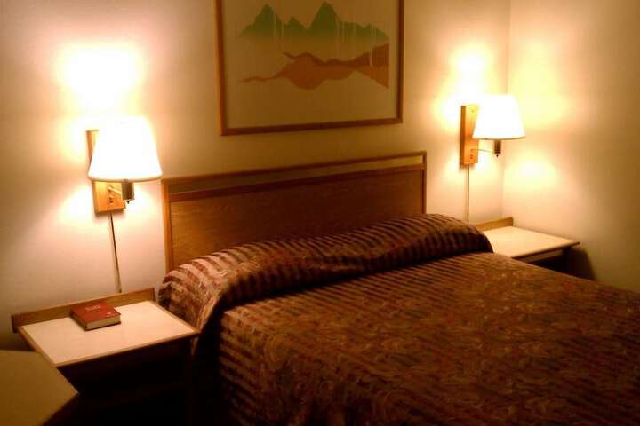 Room 13 of 22