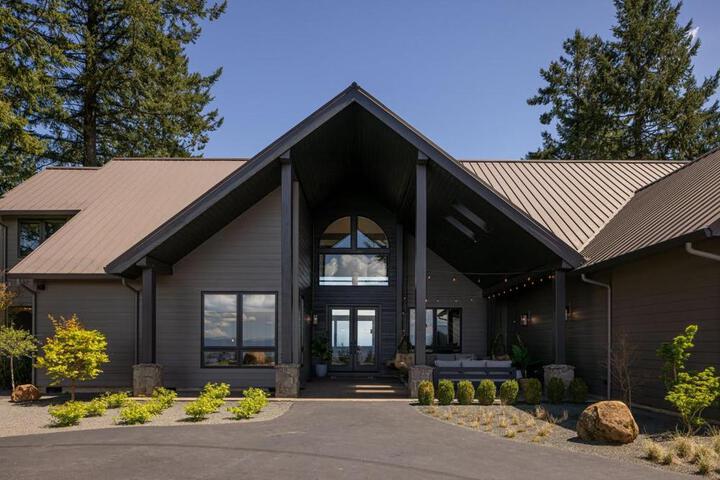 Escape to Wine Country Luxurious Getaway Awaits