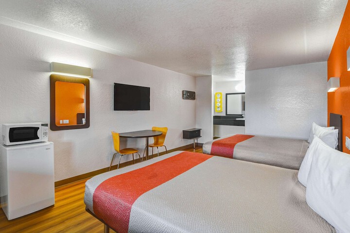 Room 13 of 22