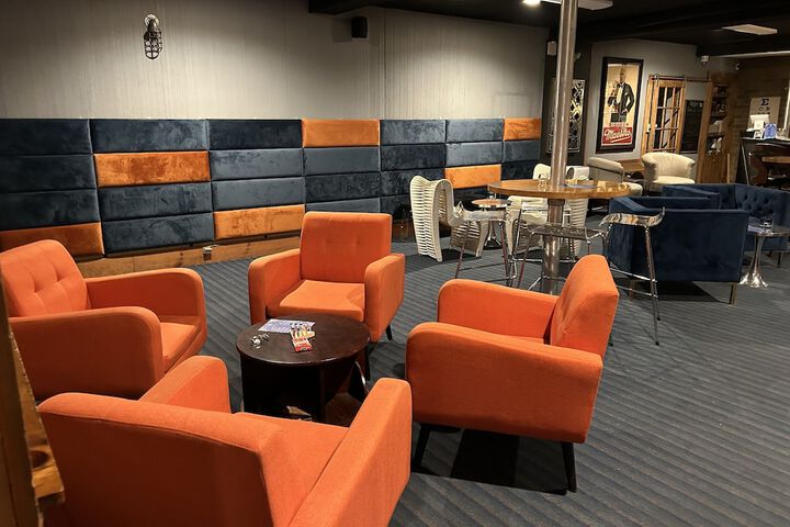 Lounge 58 of 63