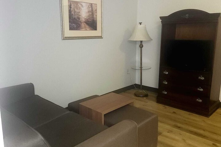 Wingate Suites by Wyndham Youngstown - Austintown