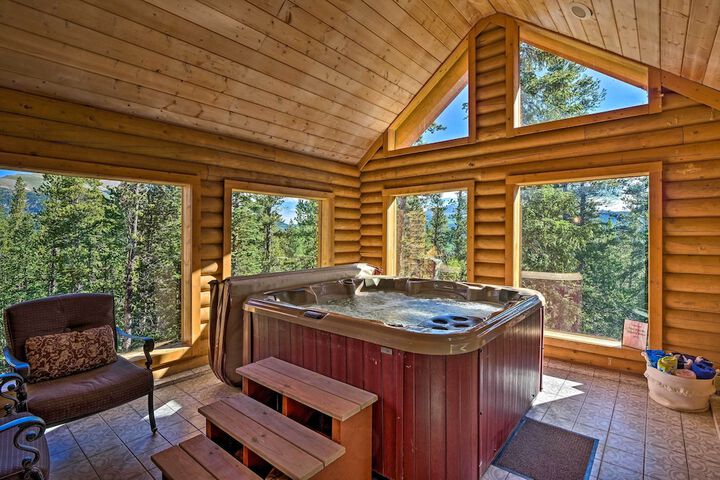 Expansive Alma Cabin w / Hot Tub & Mountain Views!