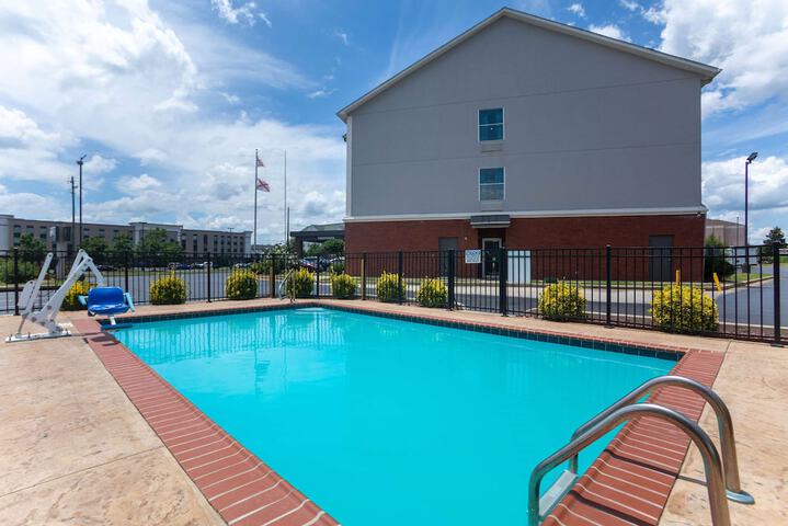 La Quinta Inn & Suites by Wyndham Oxford - Anniston