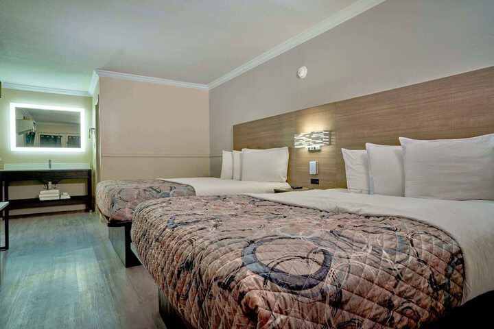 Room 10 of 26