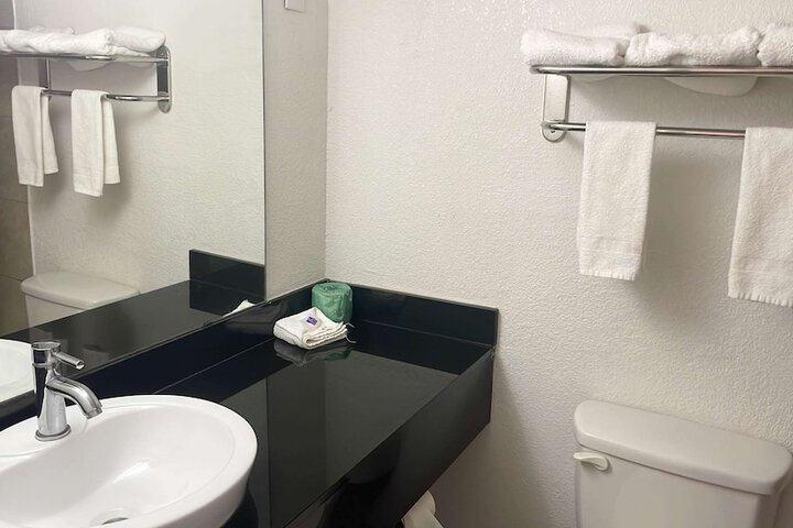 Room 9 of 19